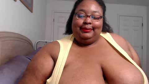 Snapshot of loves_aura chatting on December 7, 12:57 am Alyson online show from December 7, 12:57 am
