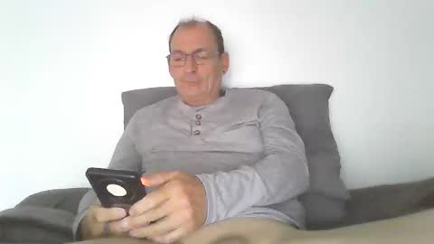 Snapshot of loves_to_cum2022 chatting on October 1, 7:29 am lovs2cum4u online show from October 1, 7:29 am