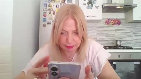 Marlyn online show from April 17, 1:57 pm