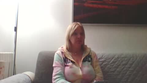 Marlyn online show from December 4, 5:01 pm