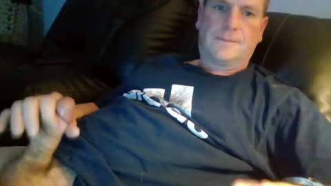 Snapshot of lovetocum37 chatting on January 31, 2:37 am lovetocum37 online show from January 31, 2:37 am