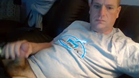 Snapshot of lovetocum37 chatting on March 11, 2:21 am lovetocum37 online show from March 11, 2:21 am