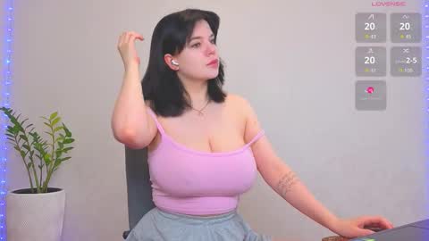 Snapshot of lovlybambi chatting on October 14, 1:58 pm Vikkkk online show from October 14, 1:58 pm