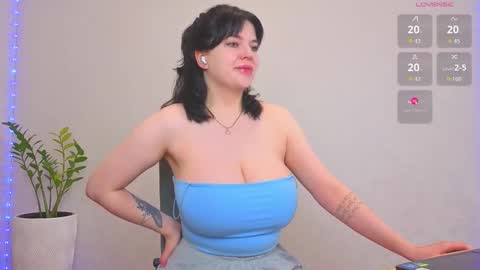Snapshot of lovlybambi chatting on October 11, 1:38 pm Vikkkk online show from October 11, 1:38 pm