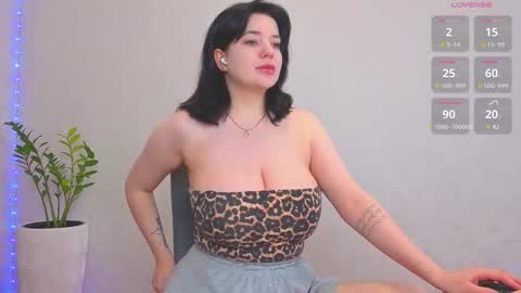 Snapshot of lovlybambi chatting on October 7, 1:40 pm Vikkkk online show from October 7, 1:40 pm