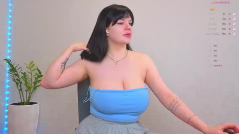 Snapshot of lovlybambi chatting on September 28, 7:39 am Vikkkk online show from September 28, 7:39 am