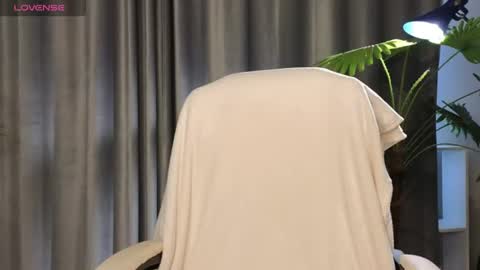 lowkeywild_ online show from July 5, 4:19 am