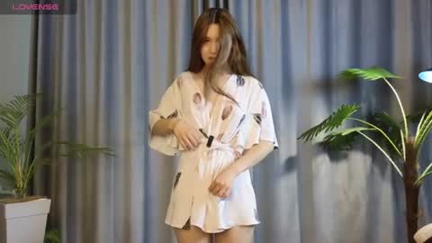 lowkeywild_ online show from June 19, 3:45 am
