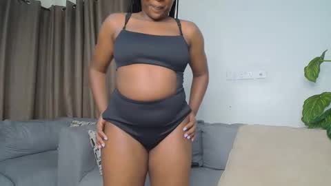 loyalcutie online show from March 13, 6:05 am