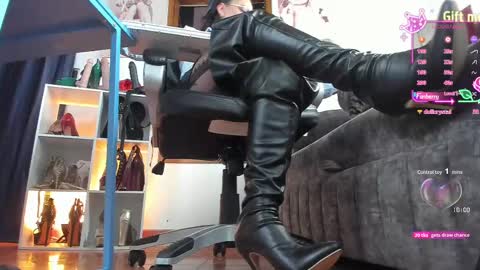 luanadabbraccio_ online show from September 9, 4:51 pm