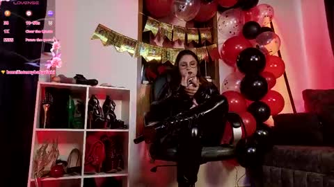 luanadabbraccio_ online show from April 30, 2:00 pm