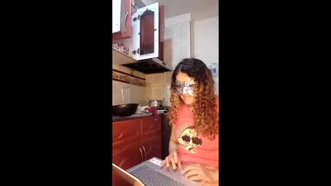 luanapowerful online show from December 16, 12:51 am