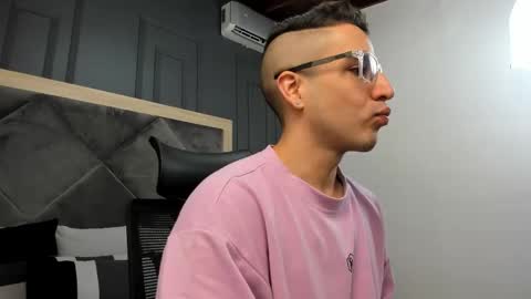 luca_morettii online show from November 1, 12:59 pm