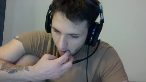 lucasbacon13 online show from December 17, 4:56 am