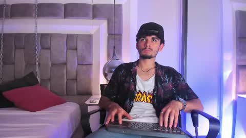 lucasthomson_ online show from June 28, 2:51 am