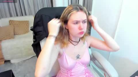 lucia_copper online show from December 15, 12:01 pm