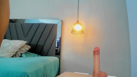 L u c i a  online show from March 24, 7:42 pm