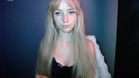 Snapshot of luciacam20 chatting on September 24, 7:53 pm Lucy online show from September 24, 7:53 pm