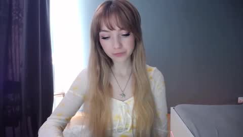 Snapshot of luciacam20 chatting on February 21, 9:34 am Lucy online show from February 21, 9:34 am