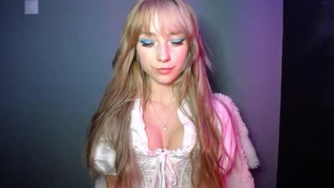 Snapshot of luciacam20 chatting on October 14, 6:33 pm Lucy online show from October 14, 6:33 pm