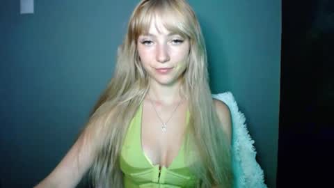 Snapshot of luciacam20 chatting on September 9, 6:41 pm Lucy online show from September 9, 6:41 pm