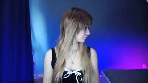 Snapshot of luciacam20 chatting on February 28, 6:32 am Lucy online show from February 28, 6:32 am