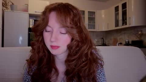 Snapshot of luciacoy chatting on September 25, 4:03 pm Lucia online show from September 25, 4:03 pm