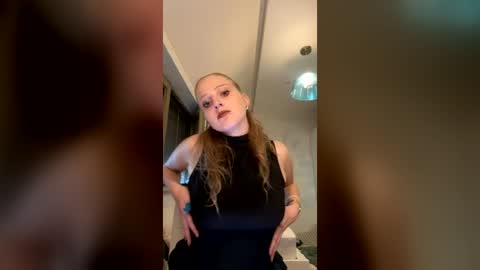 lucianamol online show from July 26, 4:21 am