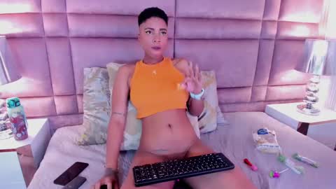  lucia wallace  online show from February 13, 11:15 pm