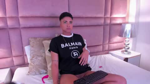  lucia wallace  online show from February 19, 7:39 am