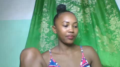 lucie196645 online show from April 21, 2:51 am