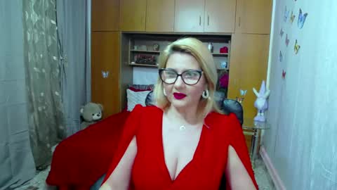 Lucille Fenly online show from January 25, 5:18 am