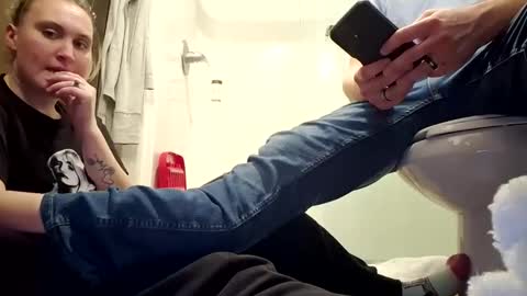 Married couple online show from March 6, 4:11 am