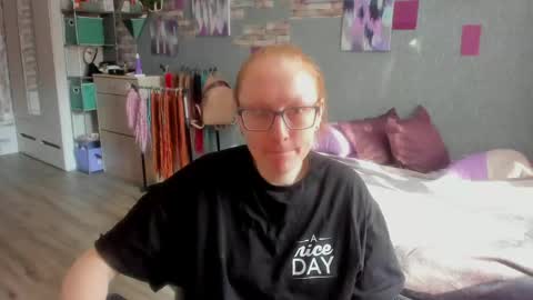 lucky_licky20 online show from April 22, 2:52 am