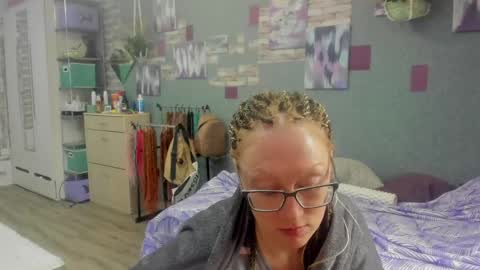lucky_licky20 online show from May 23, 3:35 am