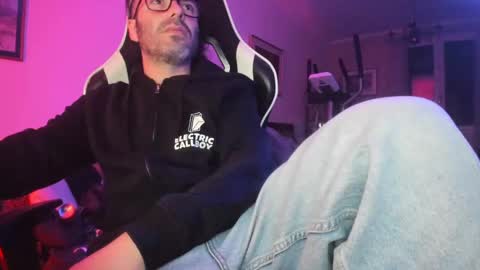 Snapshot of luckydrakex chatting on February 27, 9:47 pm Lucky online show from February 27, 9:47 pm