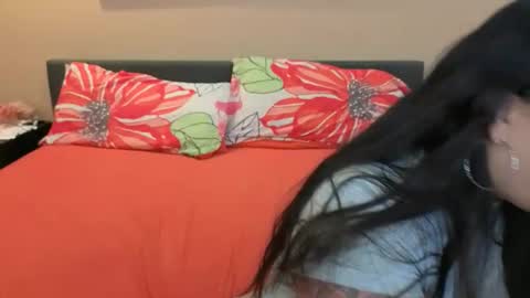 luckylee1992 online show from April 23, 3:36 am