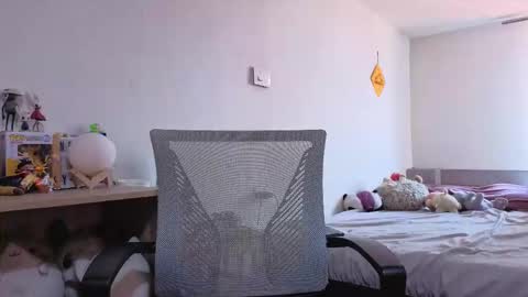 Lu Independent Model online show from March 3, 4:47 pm