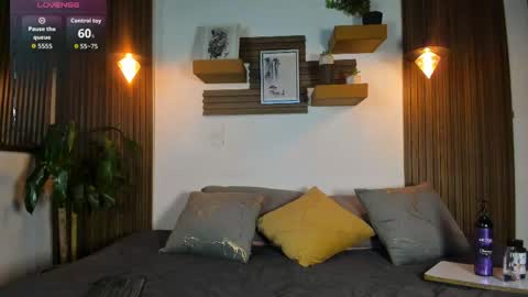 Lucy online show from April 23, 2:52 am