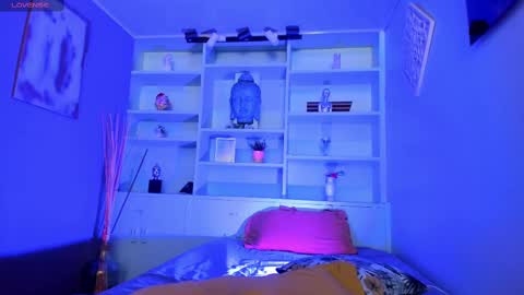 Snapshot of lucy_williiams chatting on February 27, 12:46 am Lucy  online show from February 27, 12:46 am
