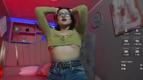 Snapshot of lucy_williiams chatting on September 23, 12:21 pm Lucy  online show from September 23, 12:21 pm