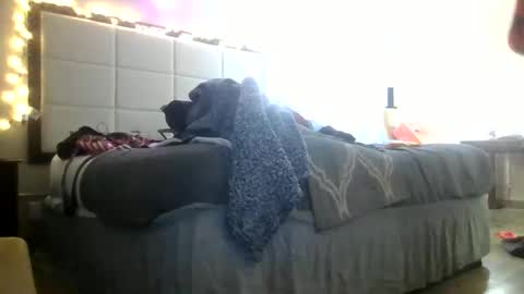 Lucy Loves Lookers online show from January 20, 1:28 am