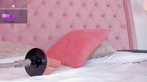 Snapshot of lucyvega4 chatting on October 22, 6:27 am Lucy online show from October 22, 6:27 am