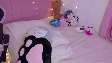 LUCYY FROM HOME  online show from March 21, 4:18 am