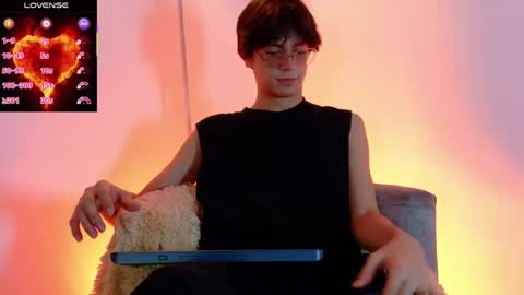 Lui online show from March 17, 5:45 am