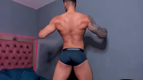 Snapshot of luigi1_ chatting on October 17, 12:14 am Luigi Vitale online show from October 17, 12:14 am