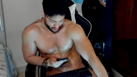 luis_baptista online show from December 7, 6:05 am