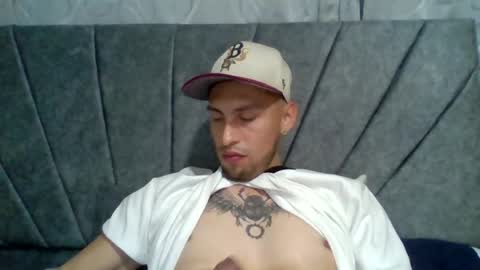 luis_vergon__ online show from August 5, 2:52 am