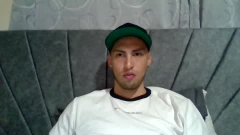 luis_vergon__ online show from August 4, 2:51 am
