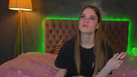 LuisaClover online show from November 18, 5:16 pm